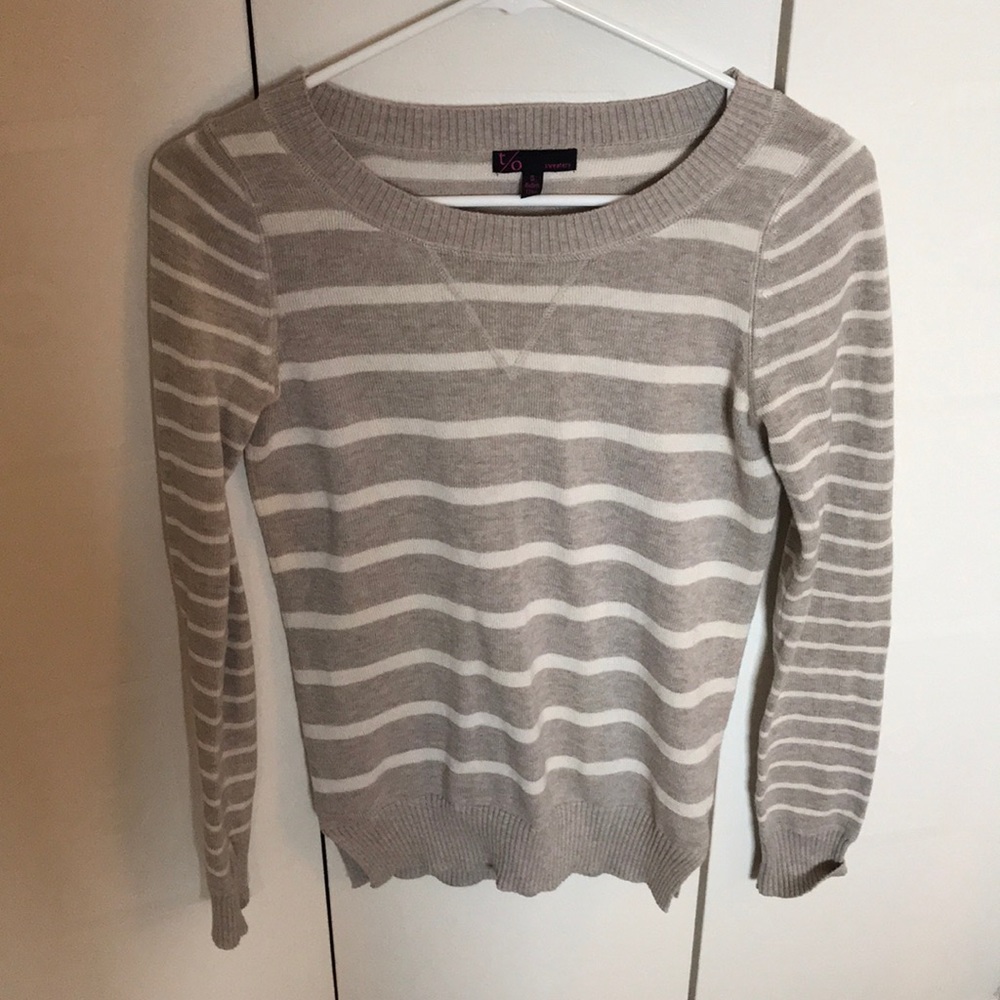 Grey and tan striped sweater❗️